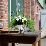 Junge 2 Apartment Lohe-Rickelshof