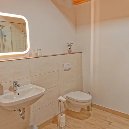 Junge 2 Apartment Lohe-Rickelshof
